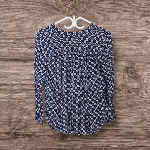 ⭐️LOFT Blue and White Fitted 3/4 Sleeve Blousesize XS - Picture 2 of 4